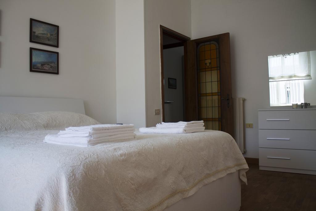 Appartement Casa Vacanze Umberto I à Naples Chambre photo